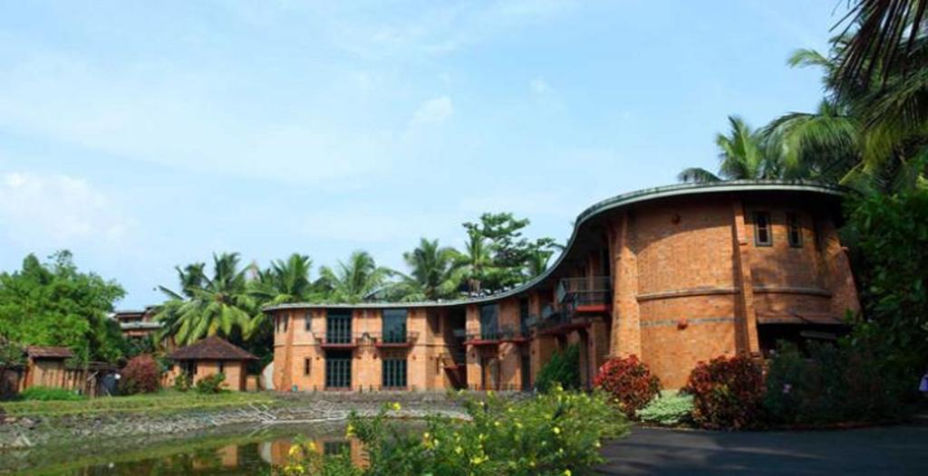ホテル Bth サロヴァラム Kochi エクステリア 写真