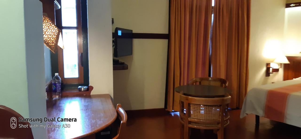 ホテル Bth サロヴァラム Kochi エクステリア 写真